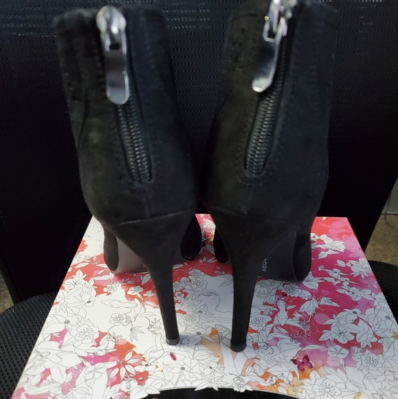 Shoe - Picture 4 of 4